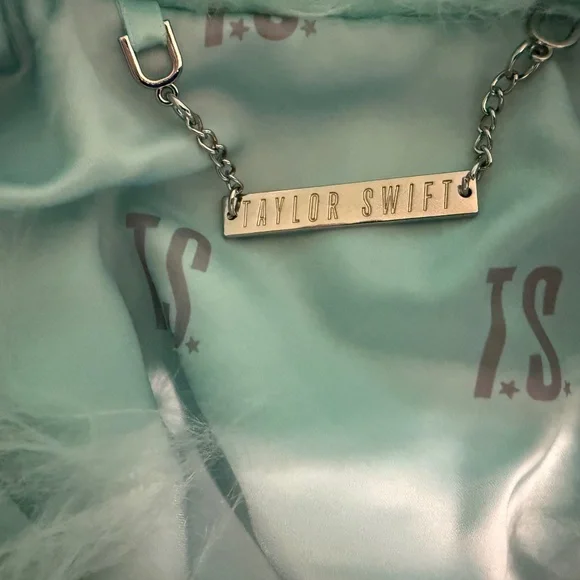 Taylor Swift Fur jacket. Youth Small - Picture 5 of 7